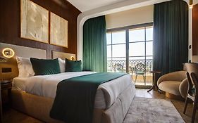 Bratus Hotel